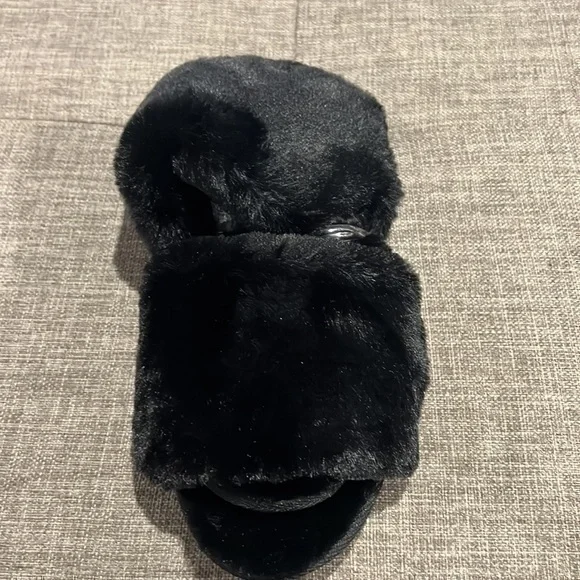 Skims Plushfuzzy Slippers - Picture 7 of 8